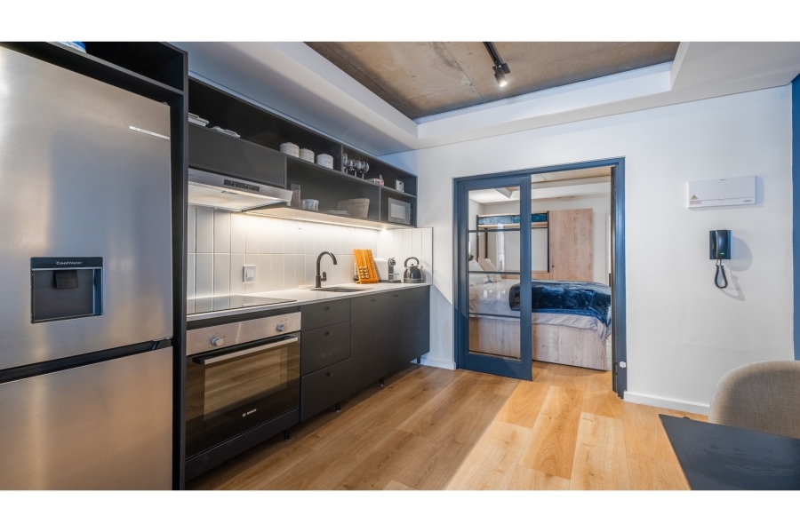 To Let 1 Bedroom Property for Rent in Sea Point Western Cape